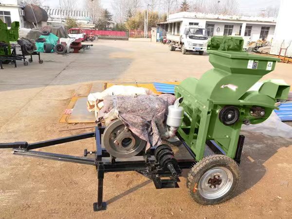 UGT-20 Corn Husking and Threshing Machine Portable with Towing Bar for Tractor Powered by Motor or D