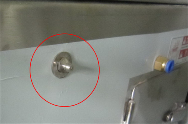 sweet corn thresher lubrication oil injection port